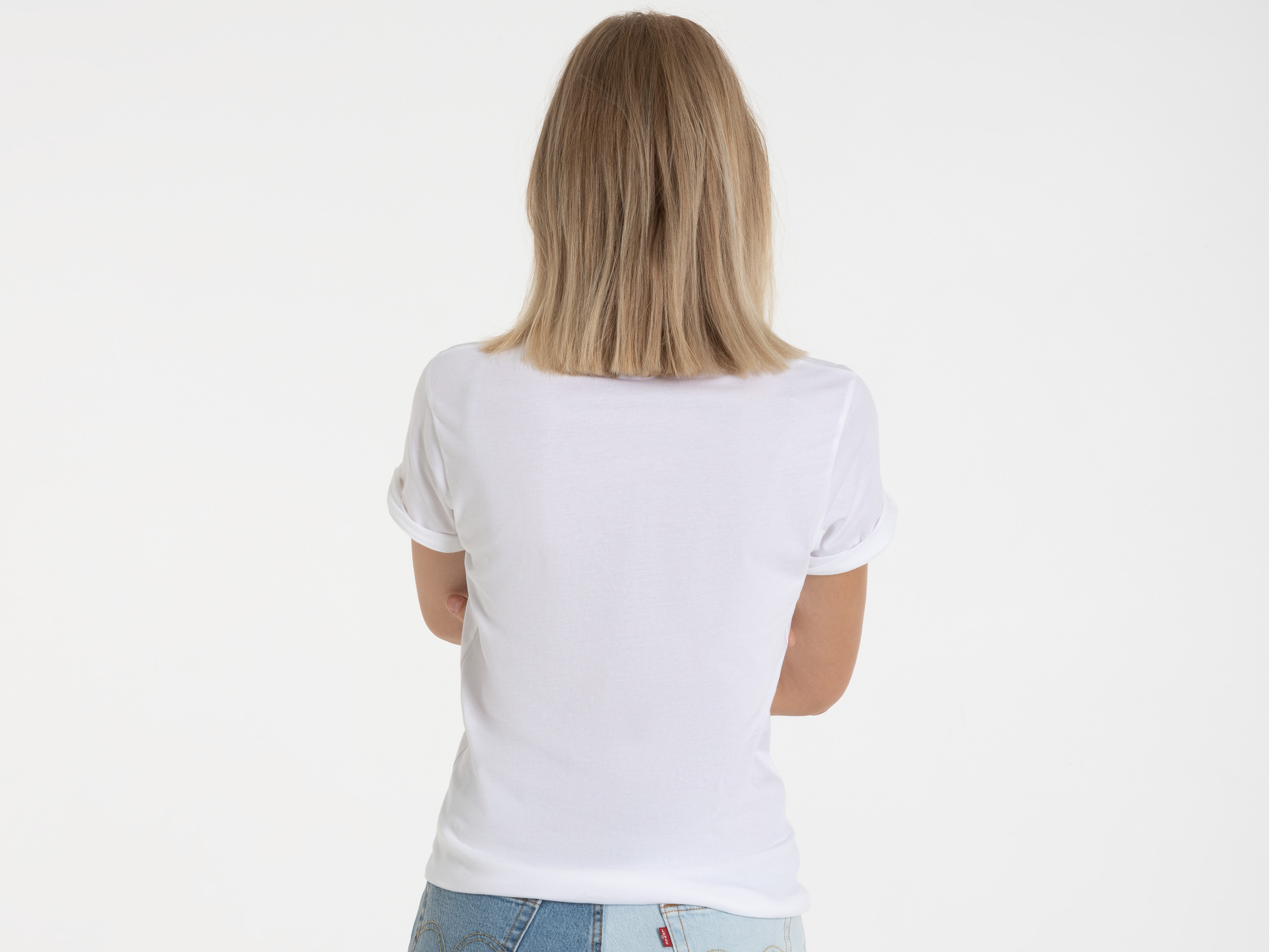 Rückansicht eines weißen Damen-T-Shirts ohne Aufdruck – cleanes Design für Alltag und Freizeit.