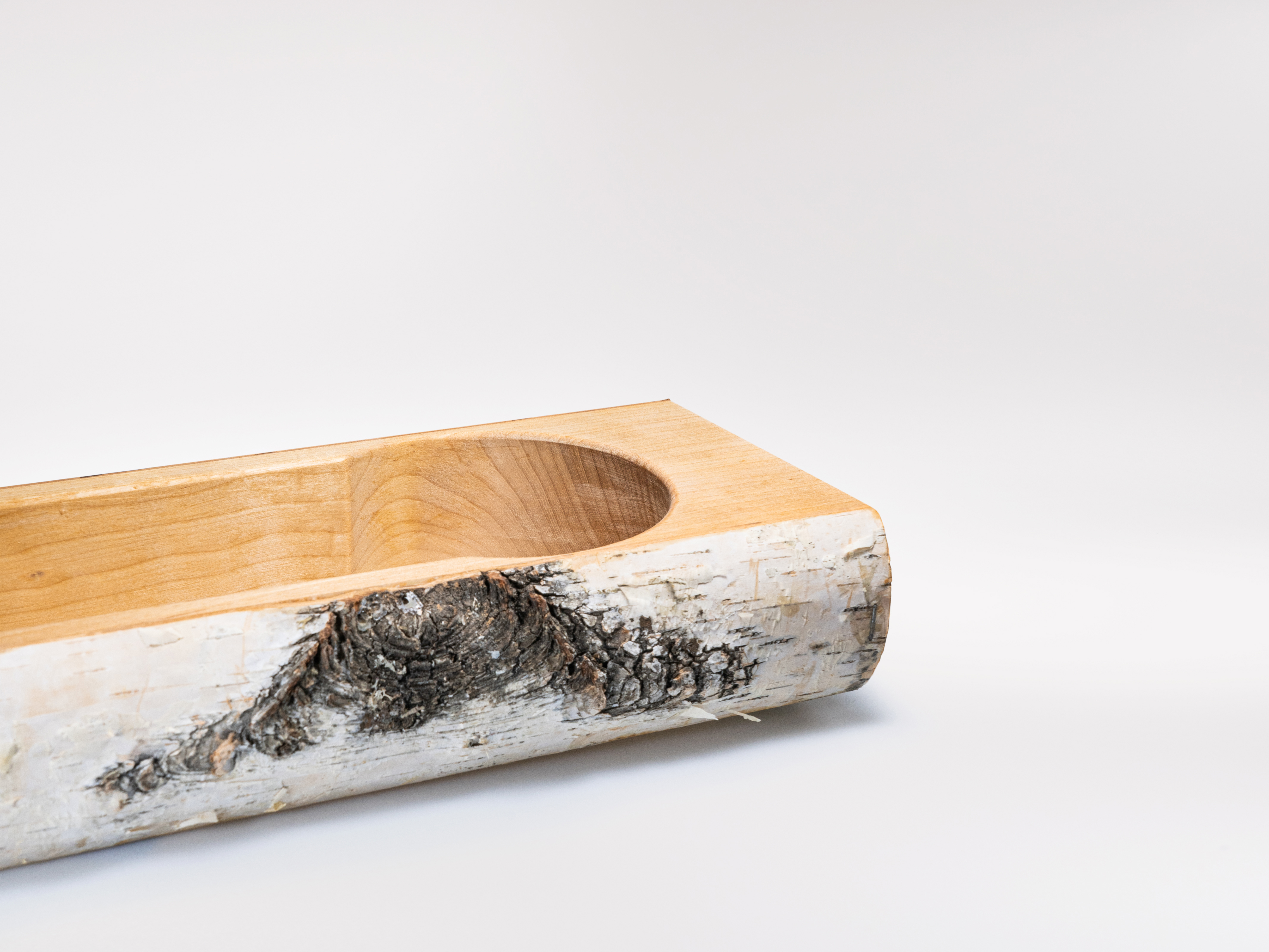 Ähnliche Holz-Menage mit stärkerer Rindenstruktur, abgeschrägte Kanten, hochwertig verarbeitet – Produktaufnahme.
